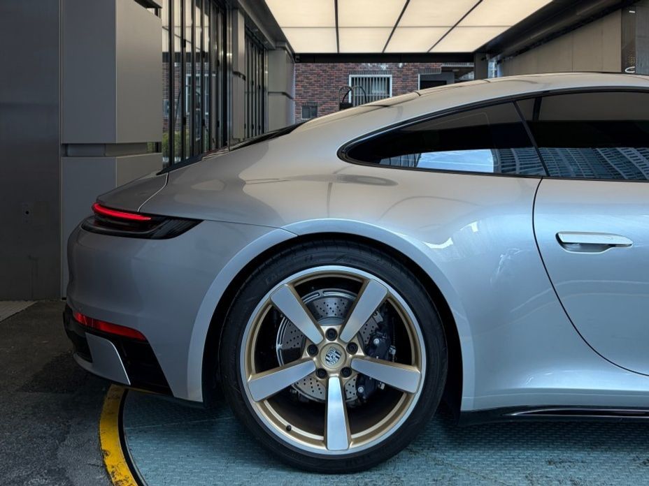 Porsche 911 Carrera, 2024