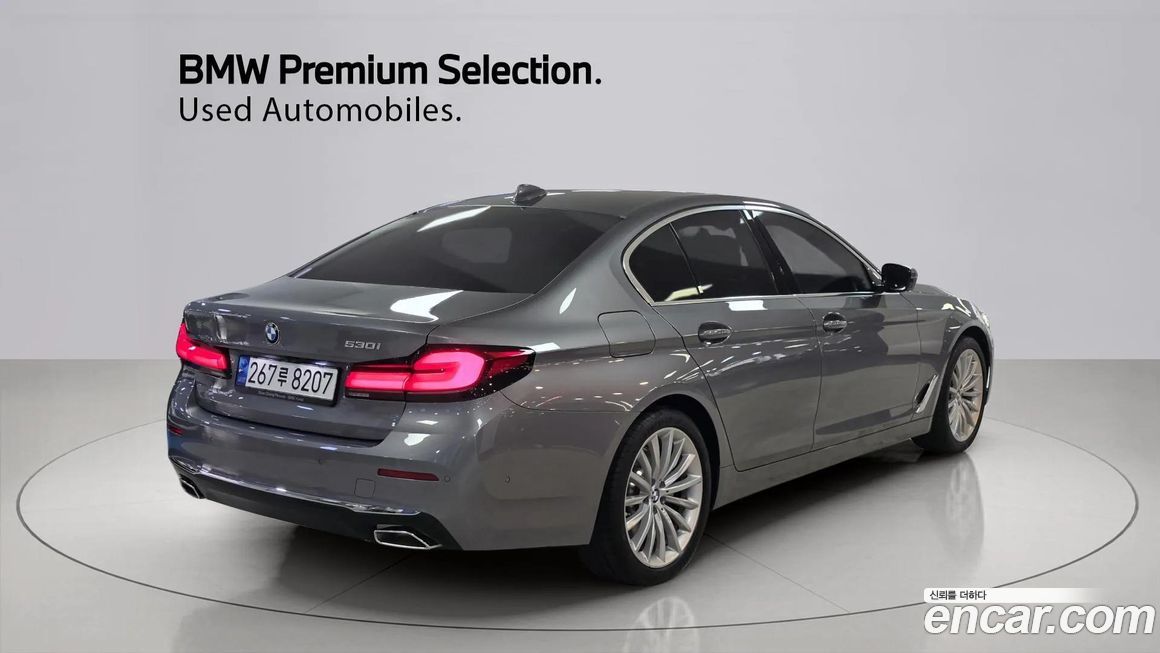 BMW 5-Series 530i Luxury, 2023