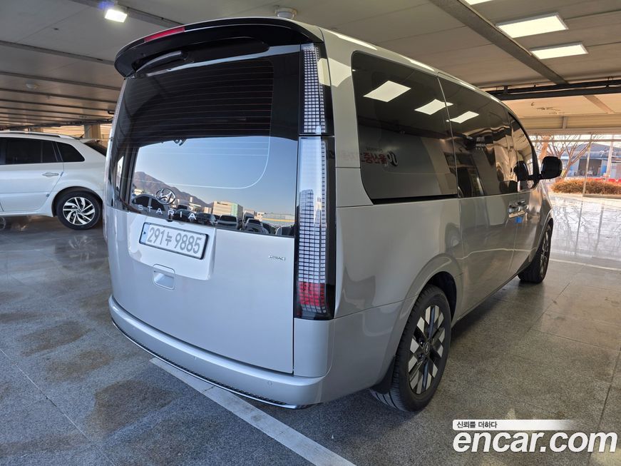 Hyundai Staria 4WD Lounge 7-Seater, 2024