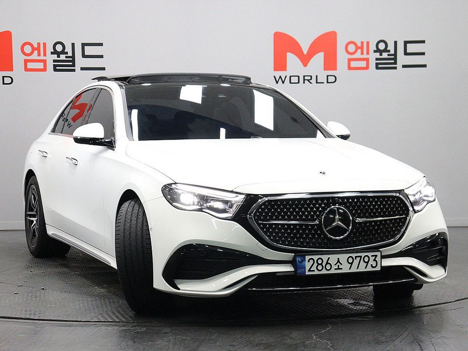Mercedes-Benz E-Class E300 4MATIC AMG Line, 2025