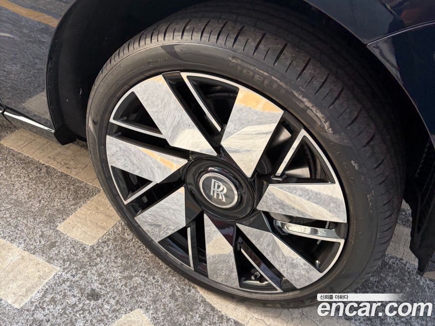 Rolls-Royce Cullinan 6.7 V12, 2025