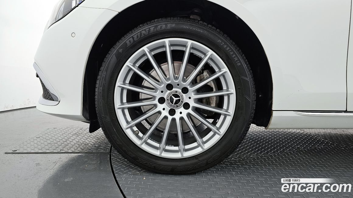 Mercedes-Benz E-Class E220d 4MATIC Exclusive, 2022