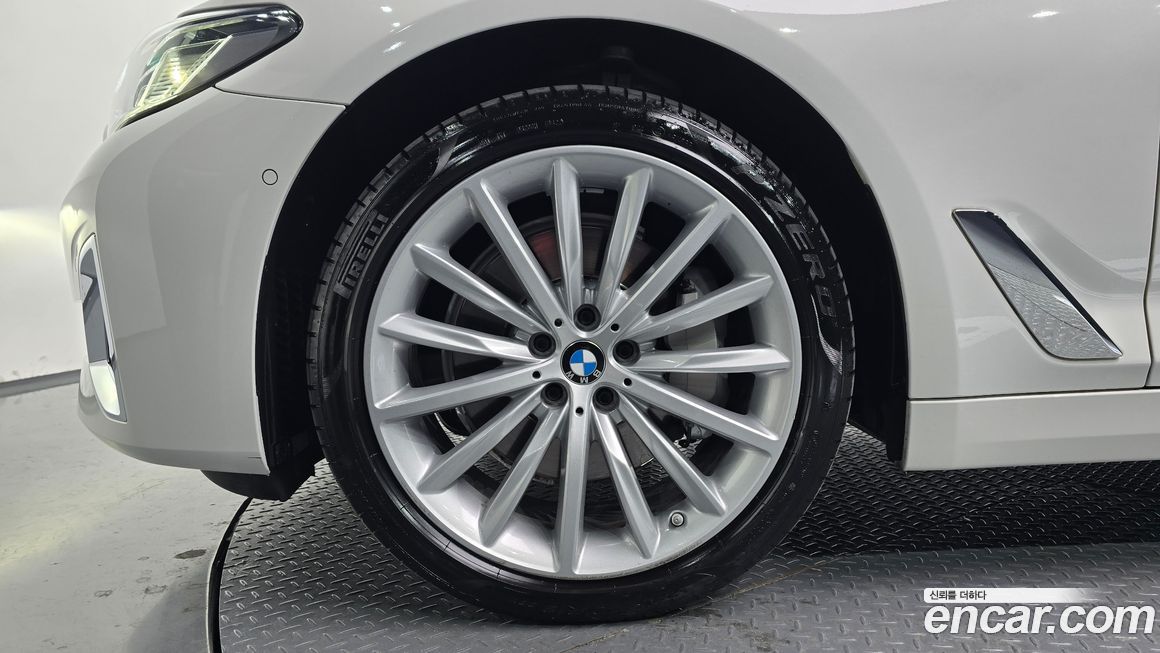 BMW 5-Series 530i xDrive Luxury, 2023