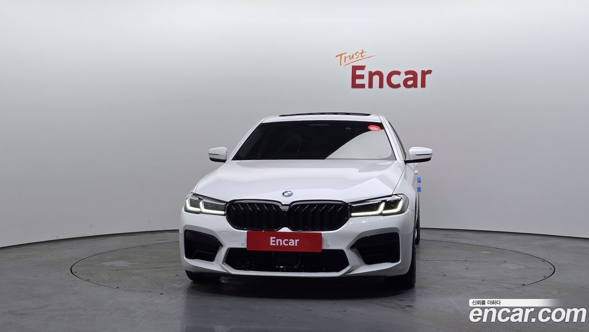 BMW 5-Series 520i Luxury, 2023