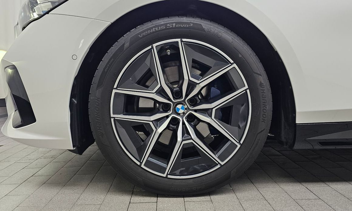 BMW 5-Series 520i M Sport, 2024