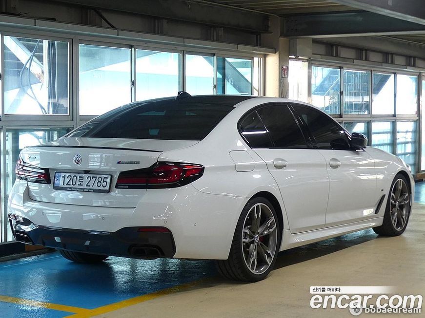 BMW 5-Series M550i xDrive, 2023