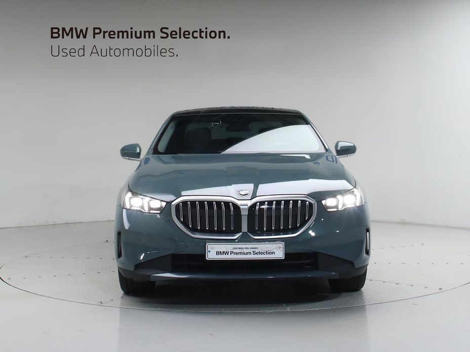 BMW 5-Series 520i, 2025