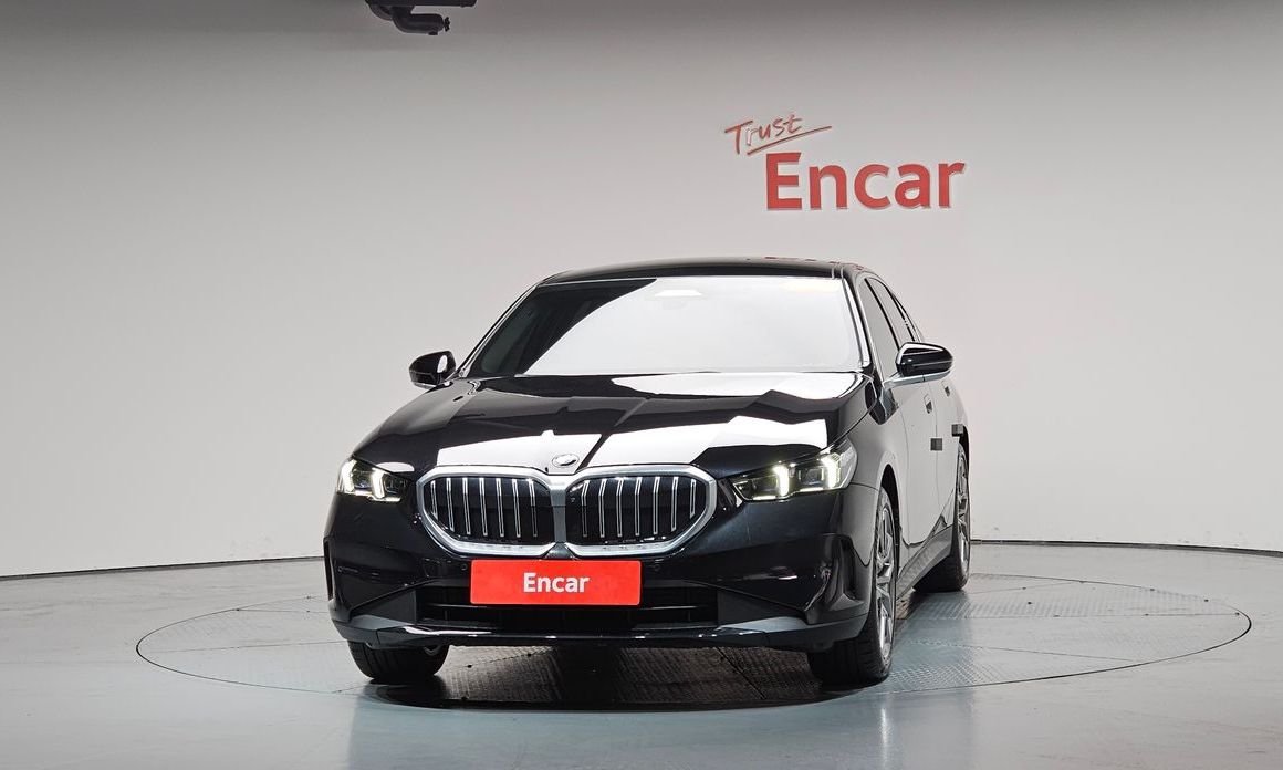 BMW 5-Series 520i, 2025