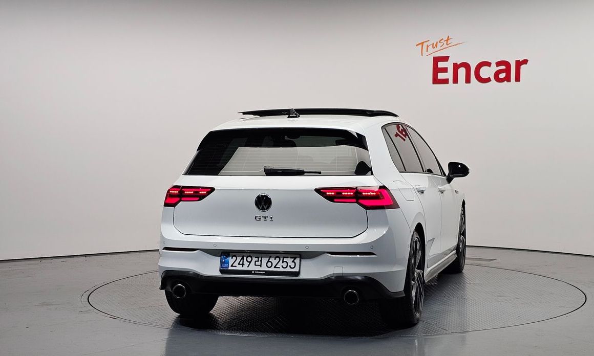 Volkswagen Golf 2.0 GTI, 2024