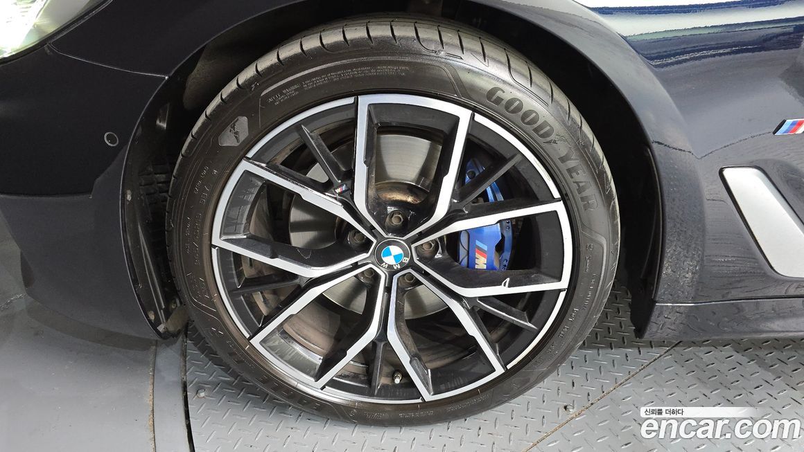 BMW 5-Series 530i M Sport Package, 2022
