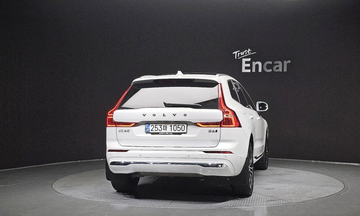 Volvo XC60 B6 Ultra Bright, 2024