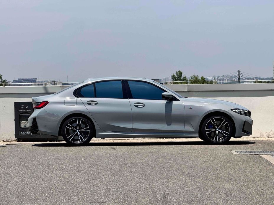 BMW 3-Series 320i M Sport, 2024