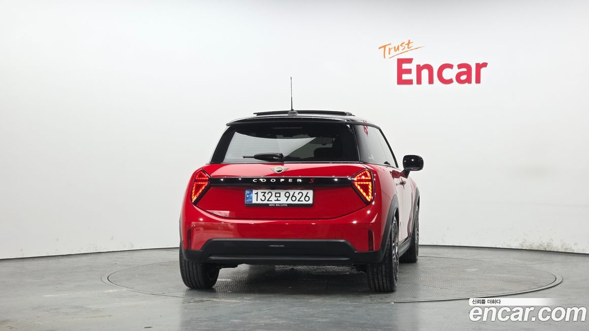 Mini Cooper Favoured, 2025