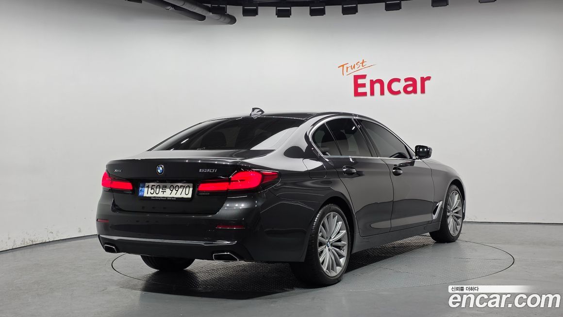 BMW 5-Series 530i xDrive Luxury, 2023