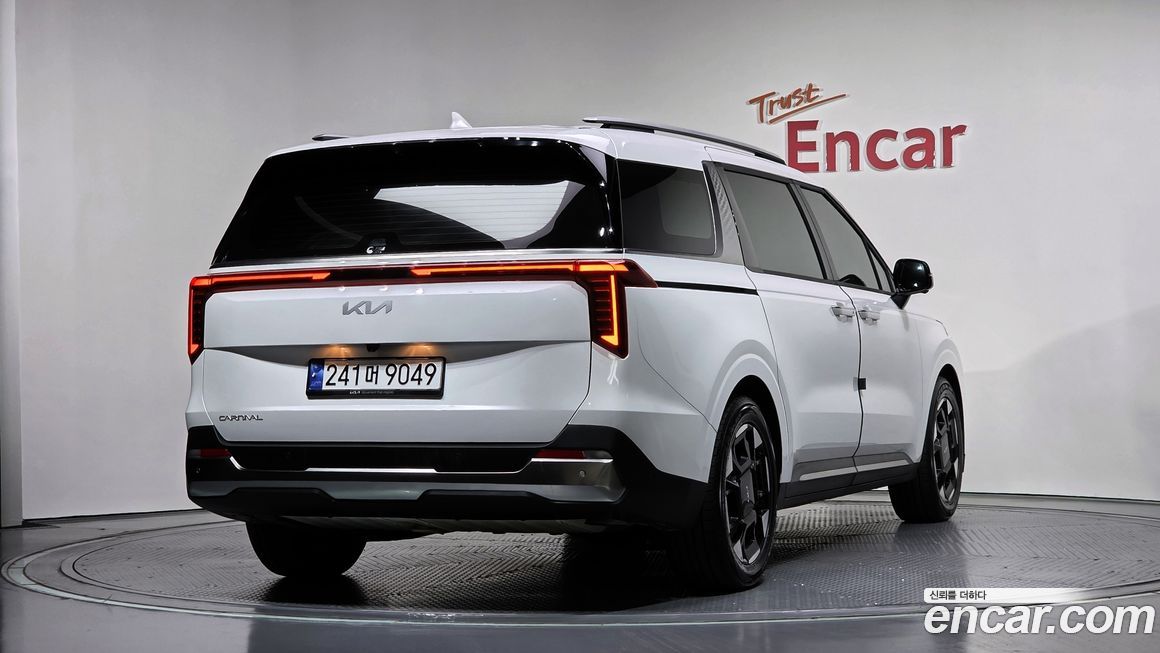 Kia Carnival 9-Seater Signature, 2024