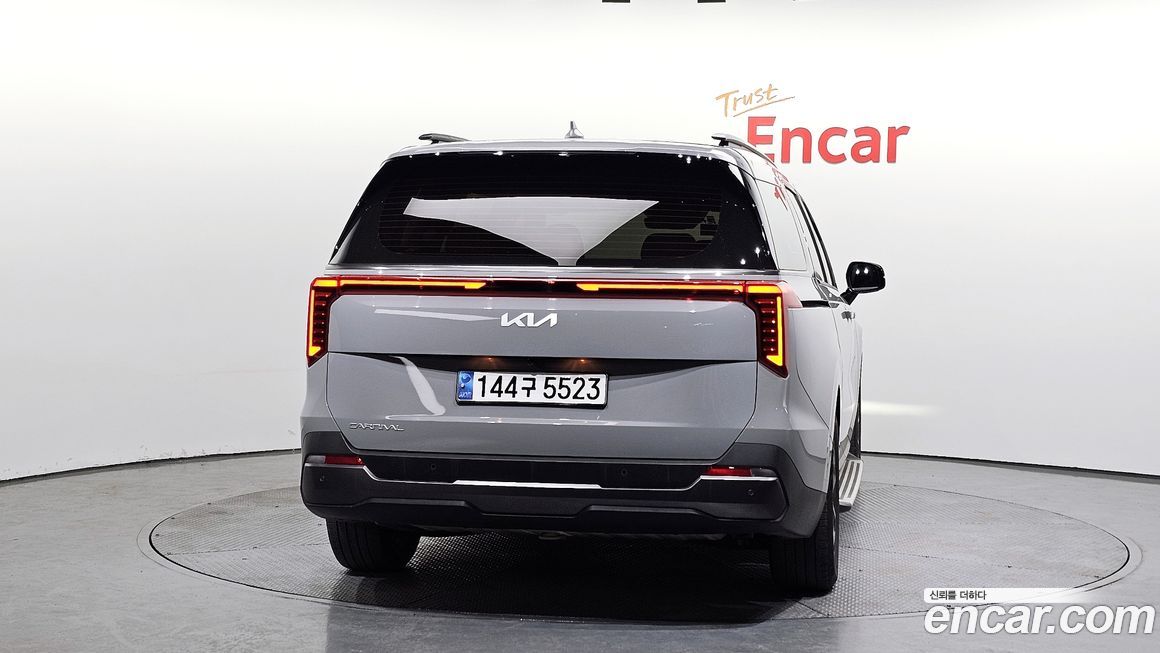 Kia Carnival 9-Seater Gravity, 2024