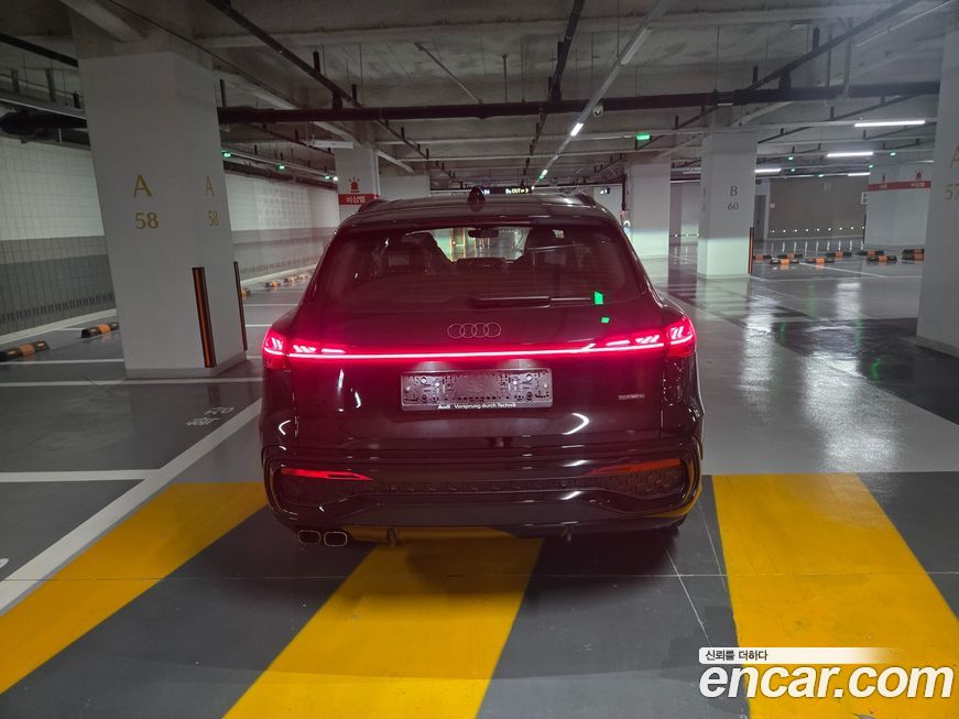 Audi Q5 40 TDI Quattro S Line Black Edition, 2025
