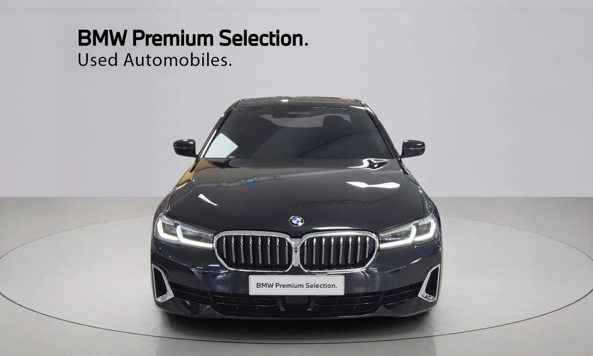 BMW 5-Series 520i Luxury, 2023