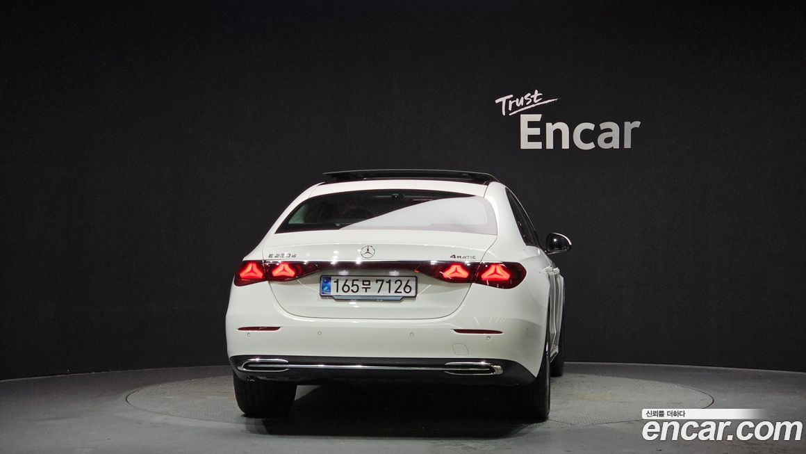 Mercedes-Benz E-Class E220d 4MATIC Exclusive, 2024