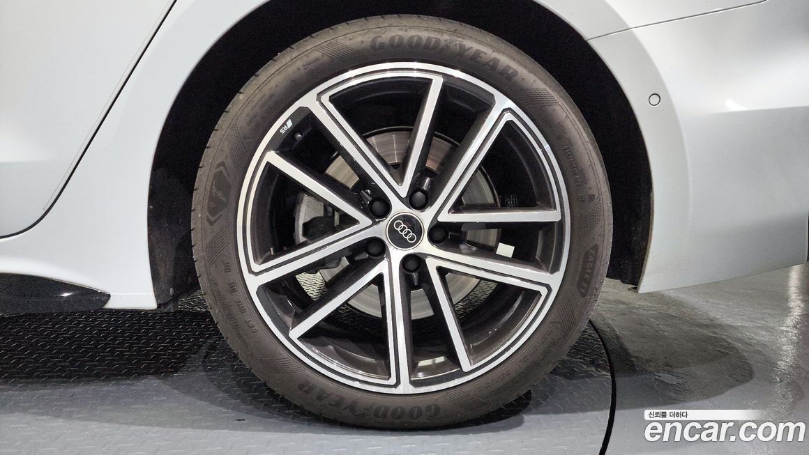 Audi A5 45 TFSI Quattro S Line, 2025