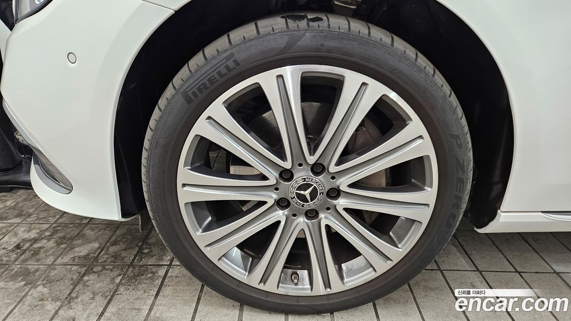 Mercedes-Benz E-Class E350 4MATIC Exclusive, 2023