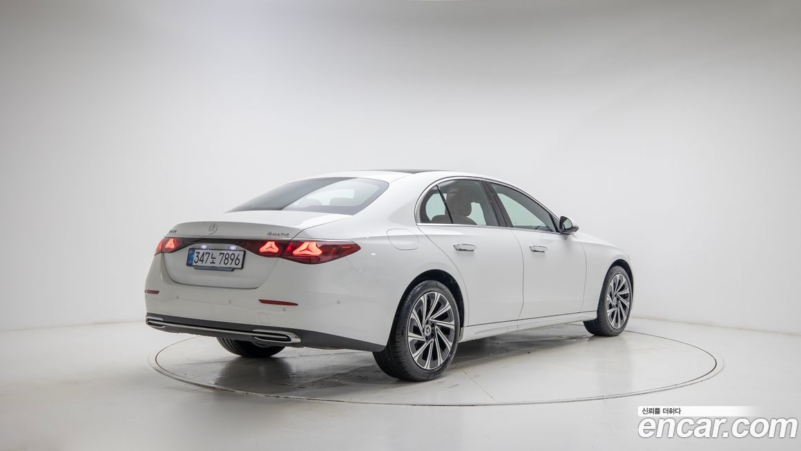 Mercedes-Benz E-Class E300 4MATIC Exclusive, 2026