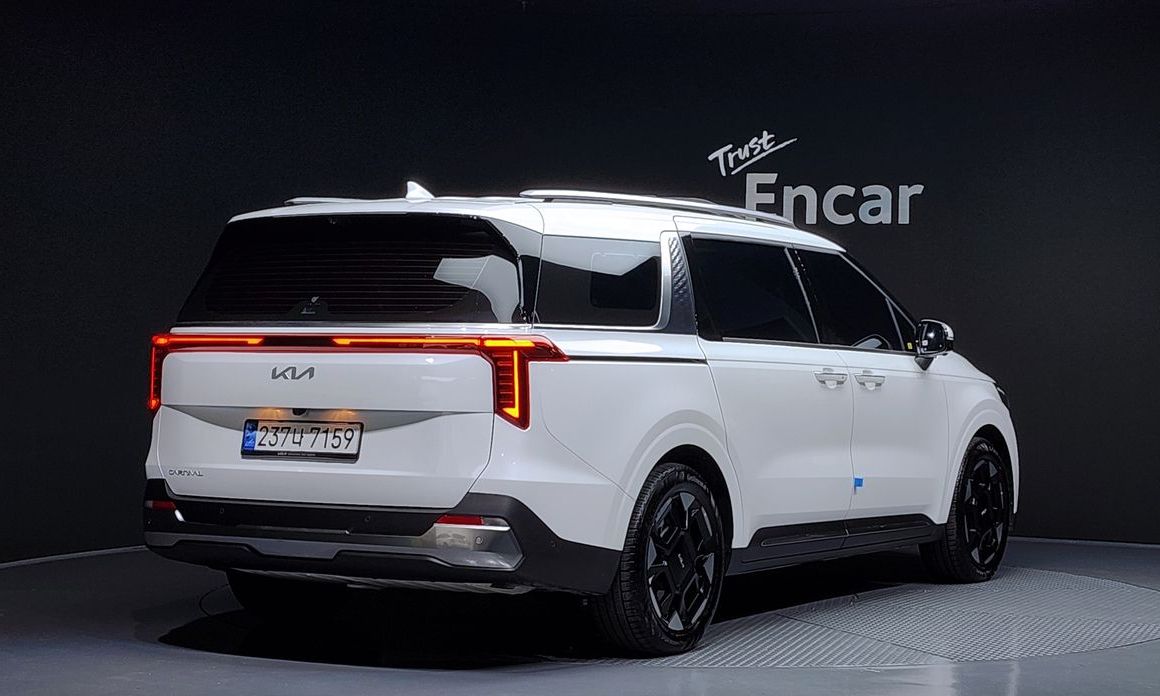 Kia Carnival 9-Seater Signature, 2024