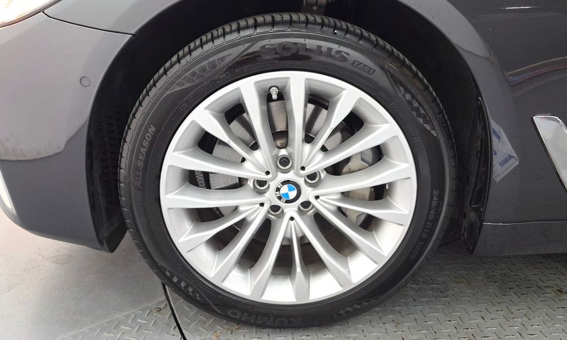 BMW 5-Series 530i xDrive Luxury, 2022