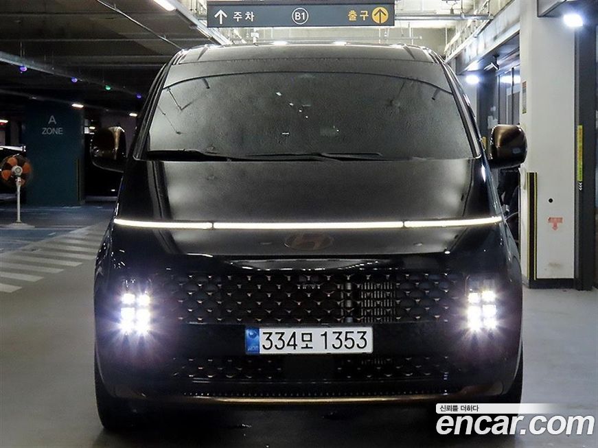 Hyundai Staria Lounge 7-Seater, 2025