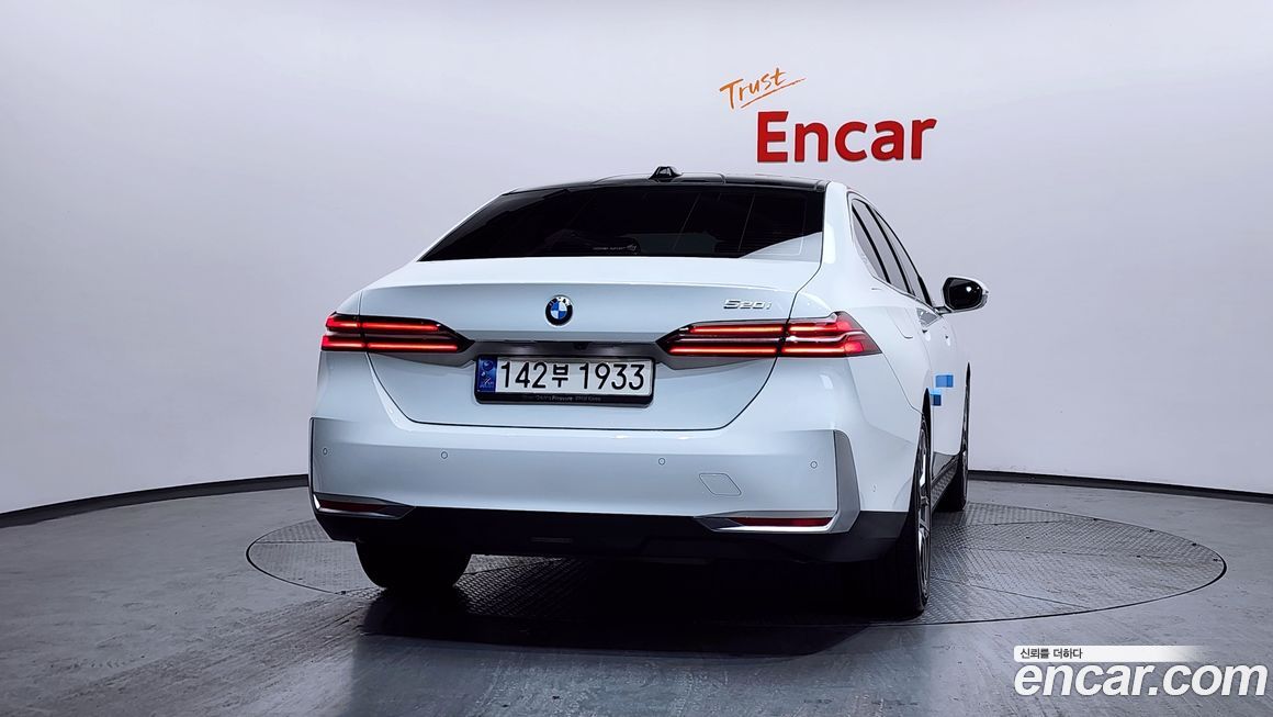 BMW 5-Series 520i, 2024