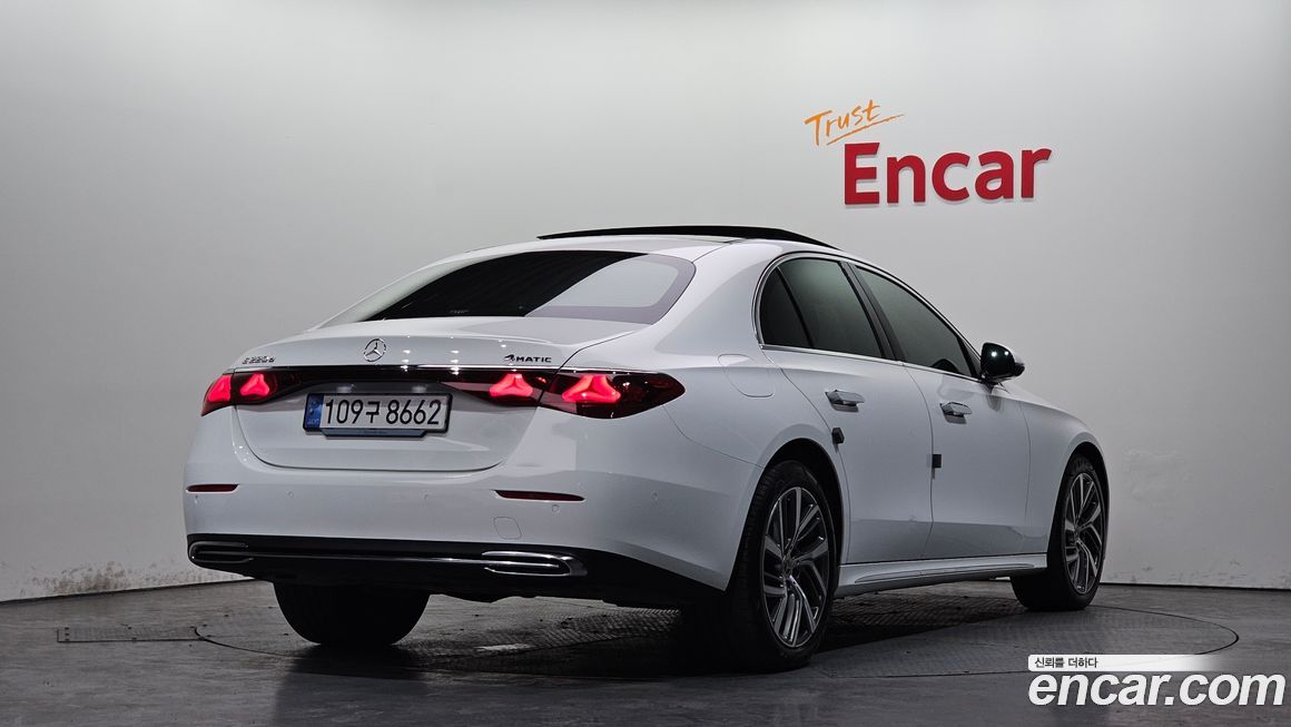 Mercedes-Benz E-Class E220d 4MATIC Exclusive, 2024