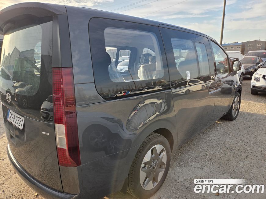 Hyundai Staria 4WD Tourer 9-Seater, 2025