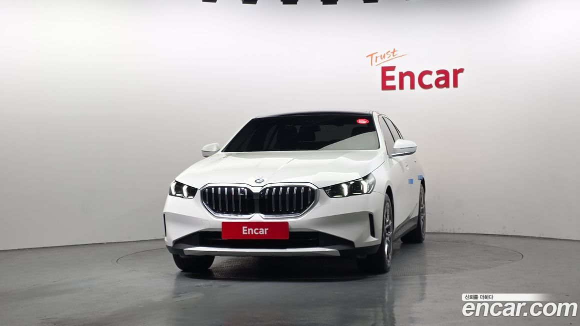 BMW 5-Series 520i, 2025