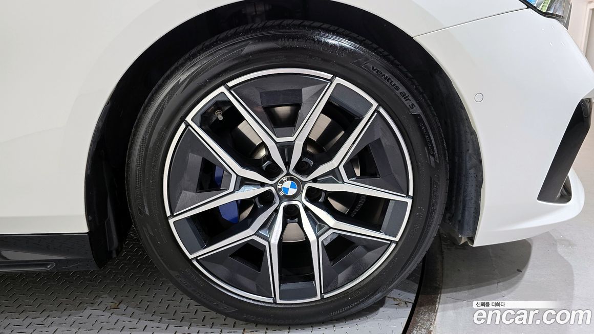 BMW 5-Series 520i M Sport, 2024