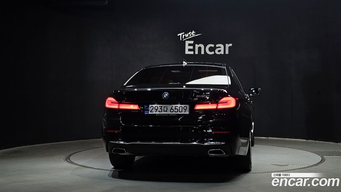 BMW 5-Series 520i Luxury, 2023