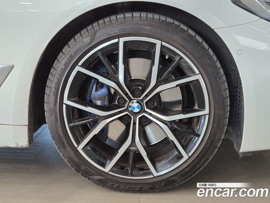 BMW 5-Series 530i M Sport Package, 2023