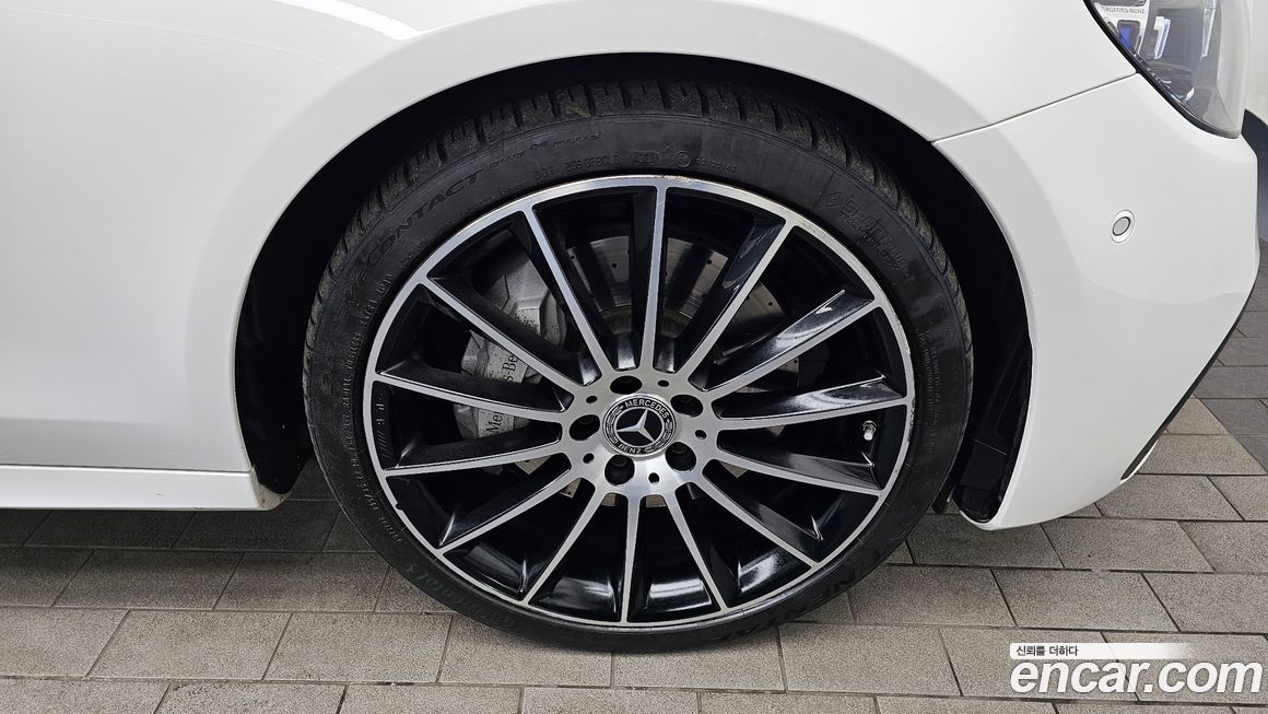 Mercedes-Benz E-Class E350 4MATIC AMG Line, 2023