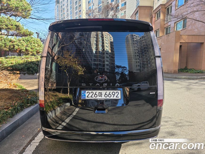 Hyundai Staria 4WD Lounge 9-Seater, 2025