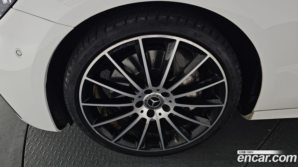 Mercedes-Benz E-Class E350 4MATIC AMG Line, 2023