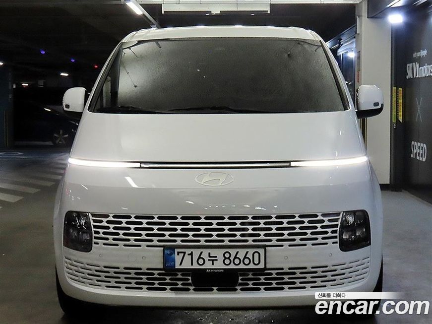 Hyundai Staria 4WD Tourer 11-Seater, 2025