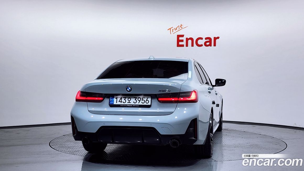 BMW 3-Series 320i M Sport, 2025