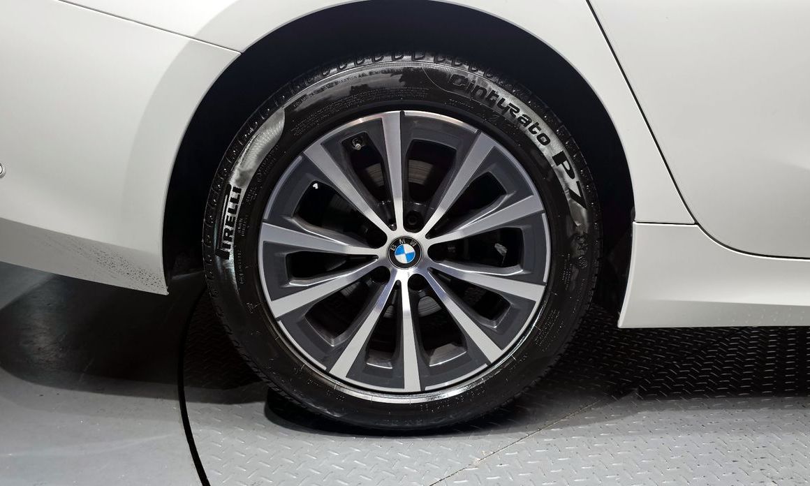 BMW 3-Series 320i, 2024