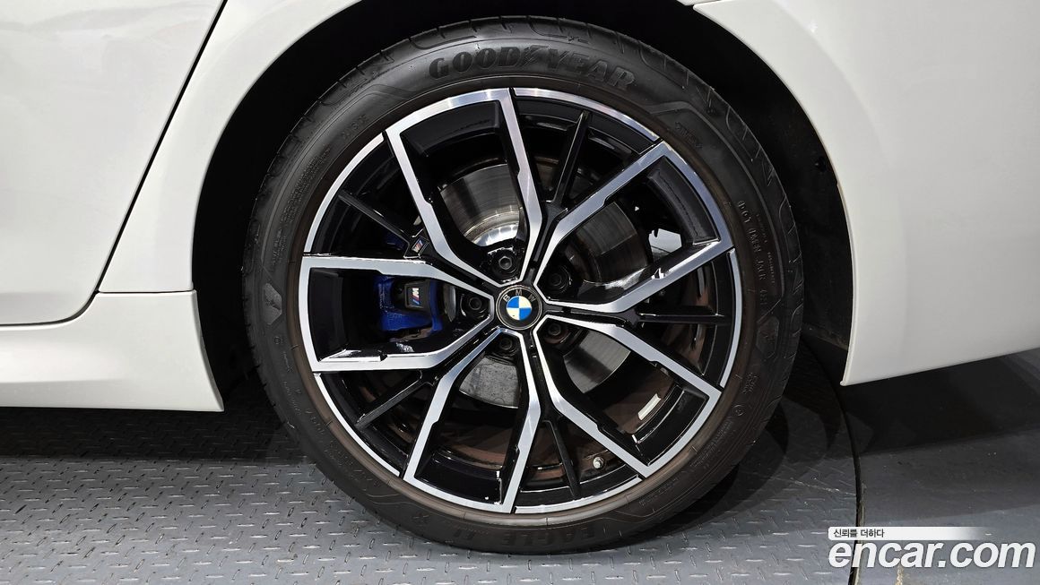 BMW 5-Series 530i M Sport Package, 2022