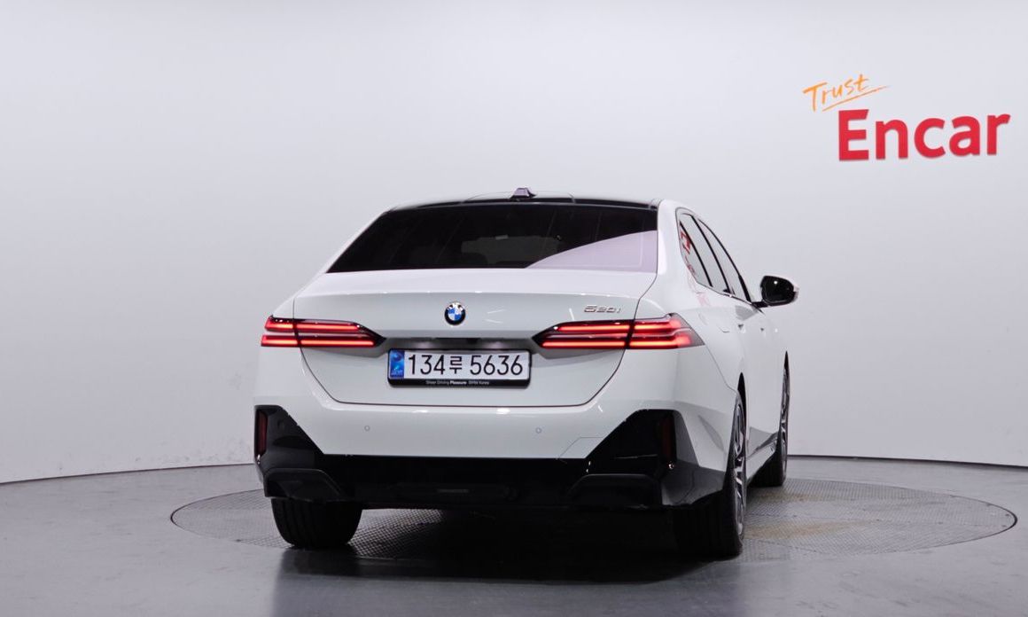 BMW 5-Series 520i M Sport, 2025