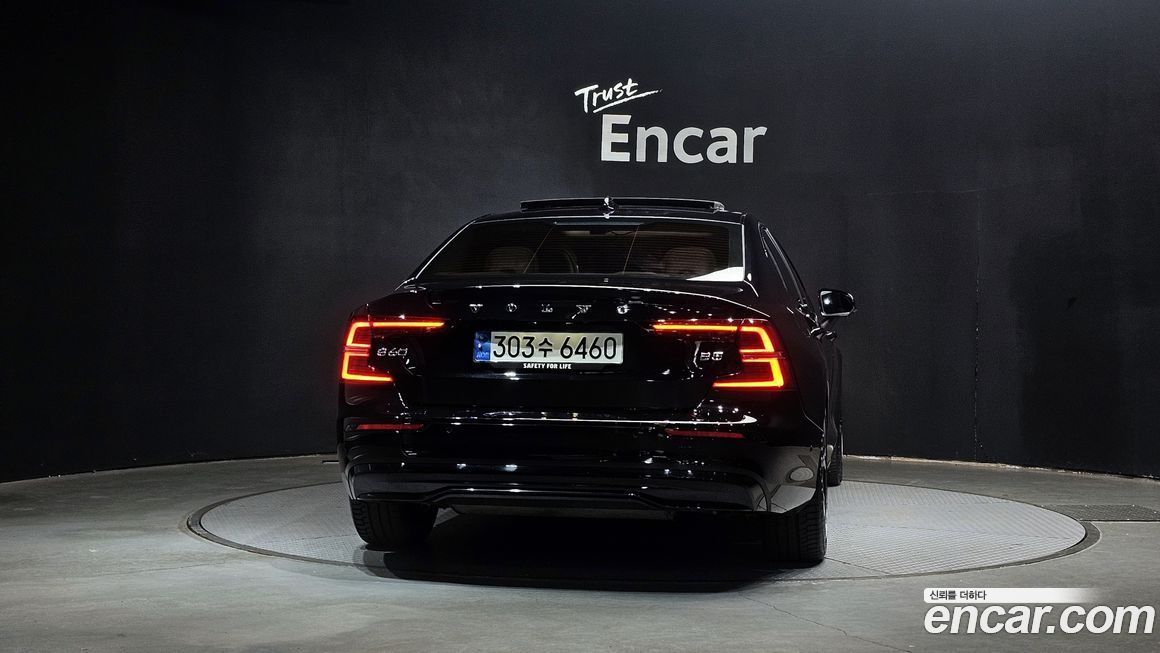 Volvo S60 B5 Ultimate Dark, 2024