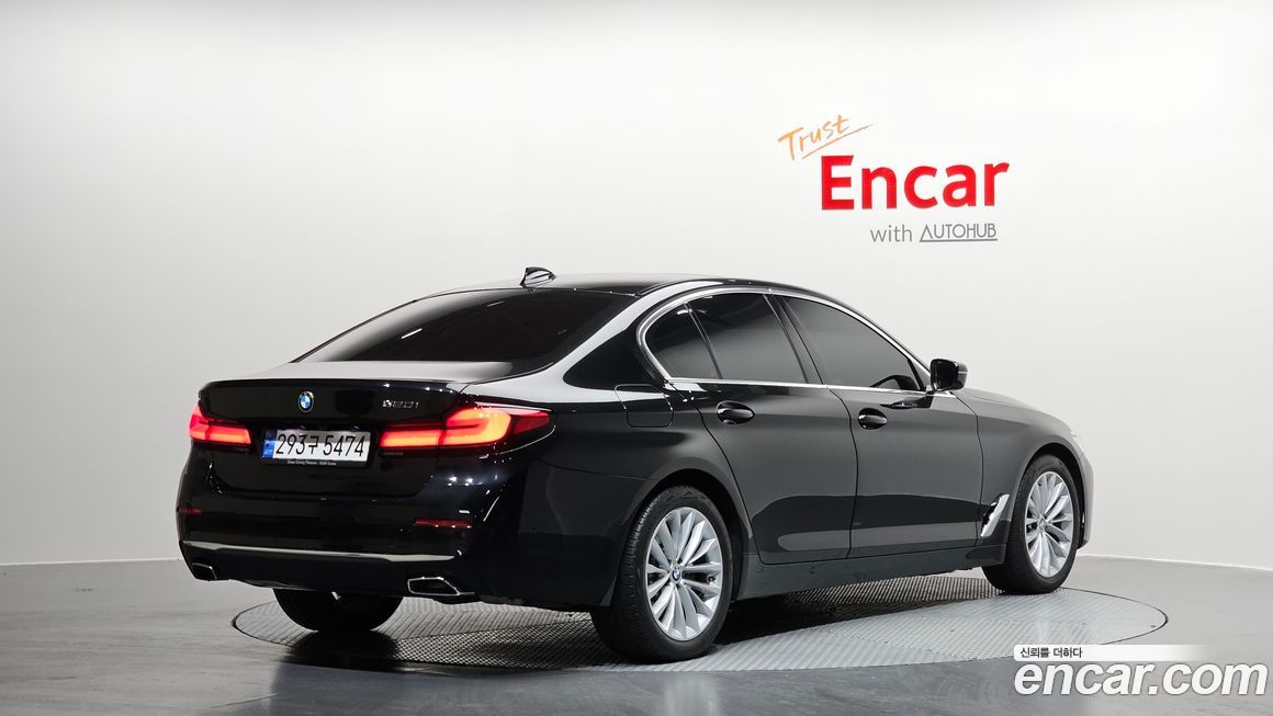 BMW 5-Series 520i Luxury, 2023