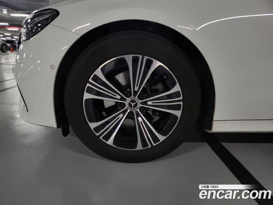 Mercedes-Benz E-Class E200 Avantgarde, 2025