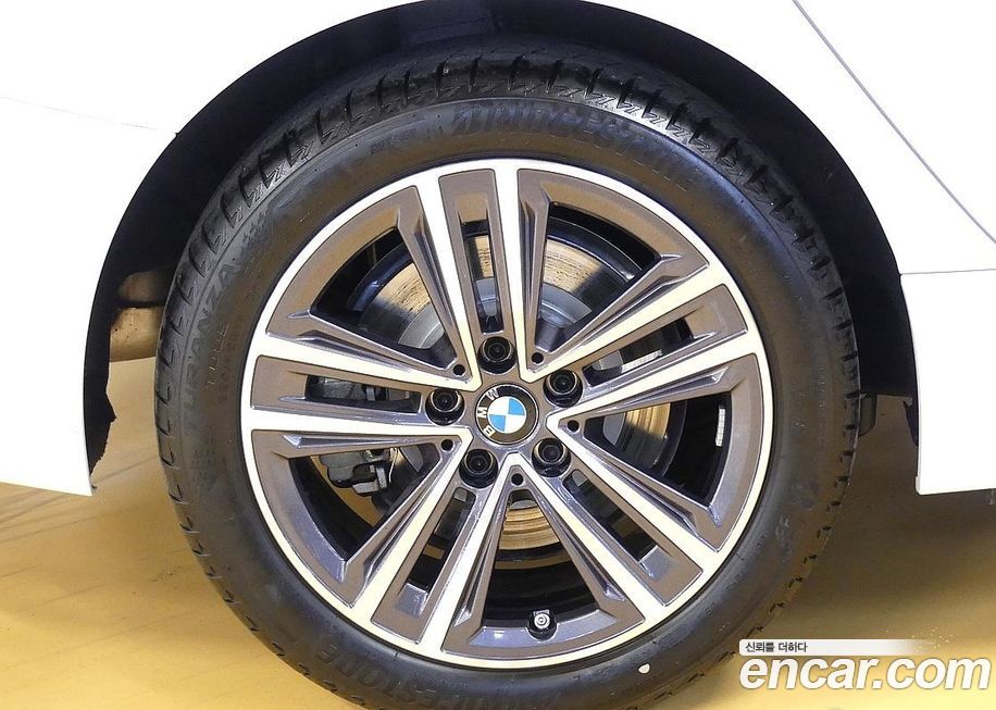 BMW 2-Series 220i Sport, 2024