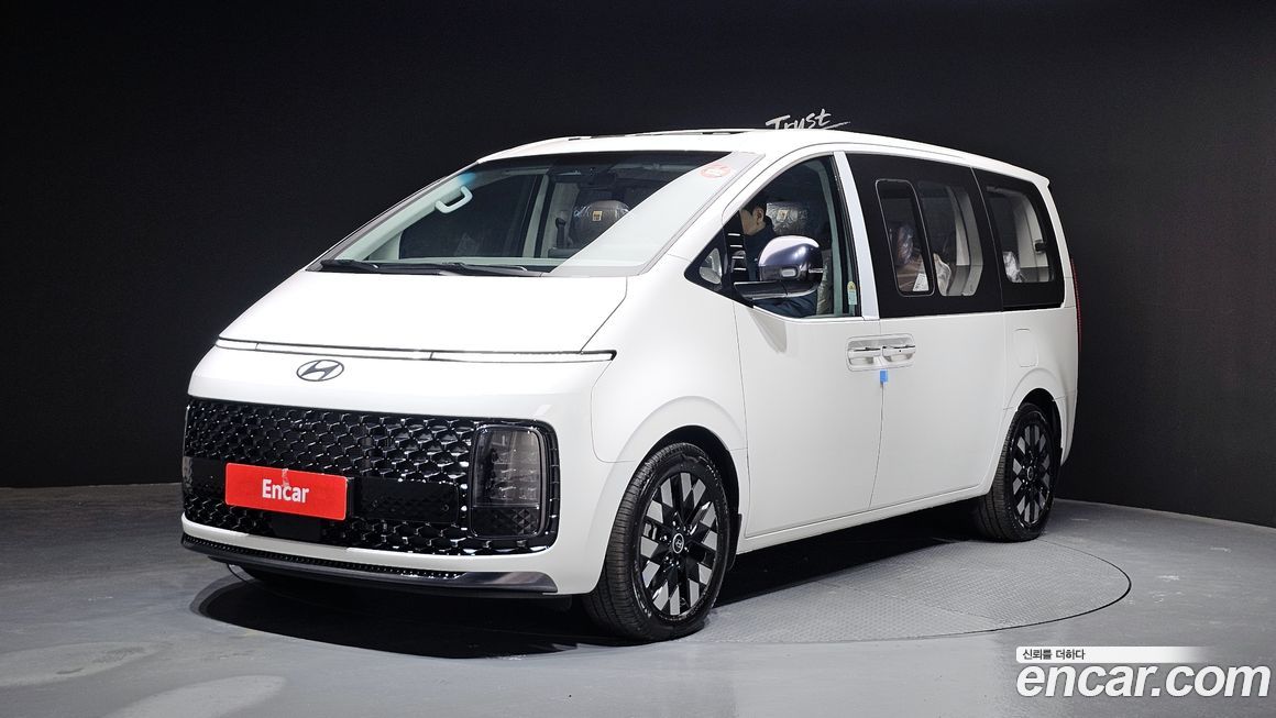 Hyundai Staria 4WD Lounge 7-Seater, 2025