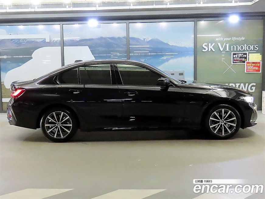 BMW 3-Series 320i, 2023